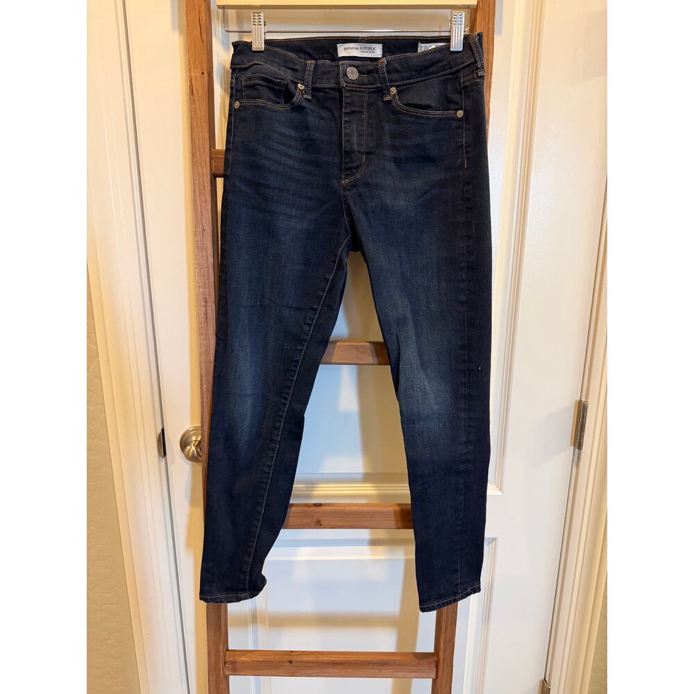Banana Republic- High Rise Skinny Ankle-27 Short